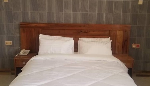 Habitación clásica con 1 cama doble o 2 individuales, balcón, vistas a la ciudad