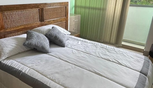 Apartamento, 2 habitaciones, balcón, vistas a la ciudad
