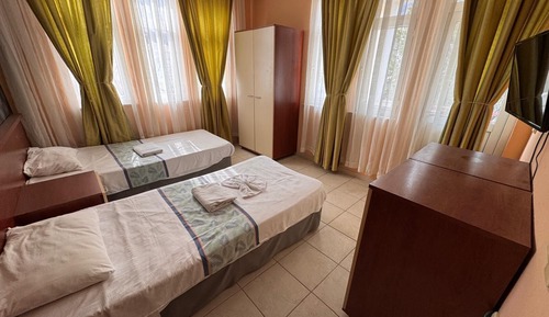 Habitación cuádruple estándar, balcón