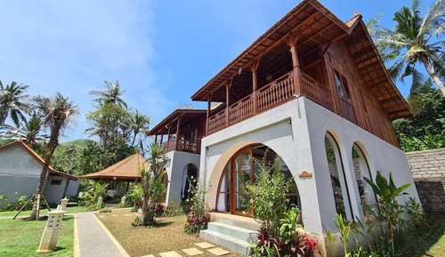 Villa familiar, vistas a la piscina
