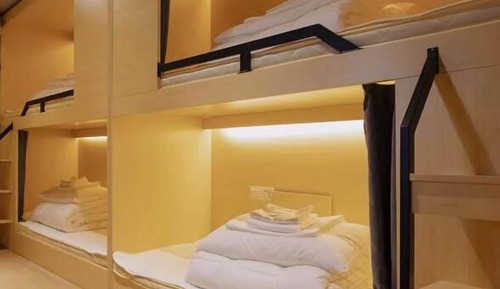 Dormitorio compartido clásico, vistas a la ciudad