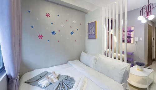 Apartamento romántico, 1 cama de matrimonio con sofá cama, baño privado
