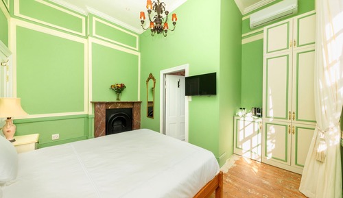 Habitación Confort doble, 1 cama de matrimonio, baño privado, vistas a la montaña