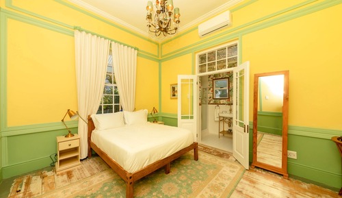 Habitación Confort doble, 1 cama de matrimonio, baño privado, vistas a la piscina