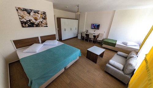 Habitación triple, vistas a la ciudad