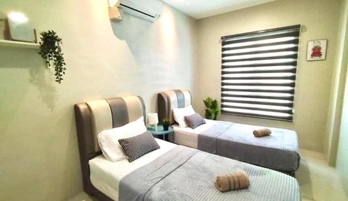 Apartamento Grand, 4 habitaciones, vistas a la piscina