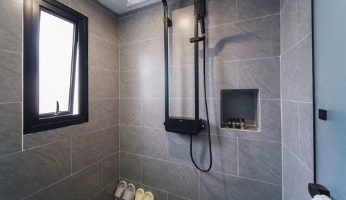 Habitación de diseño con 2 camas individuales