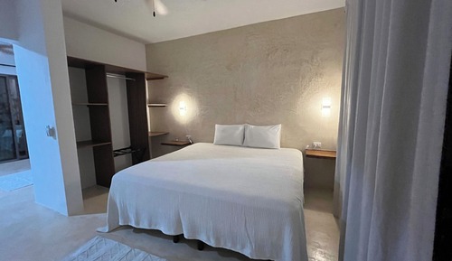 Suite estudio superior, 1 cama de matrimonio grande, balcón, vistas a la piscina