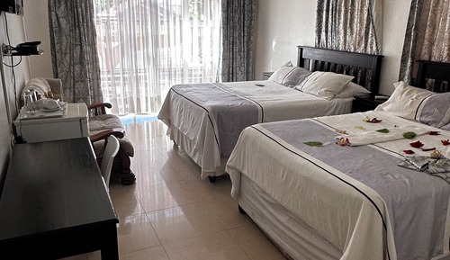 Habitación estándar con 1 cama doble o 2 individuales
