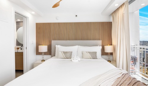 Estudio, 1 cama de matrimonio grande, vistas parciales al mar (0158)