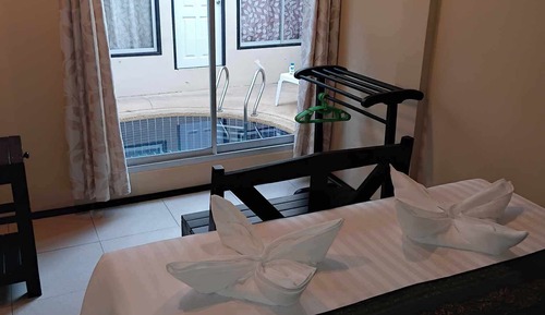 Habitación Deluxe doble, vistas a la piscina