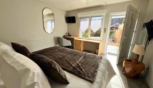 Habitación Deluxe con 1 cama doble o 2 individuales, balcón, vistas al jardín