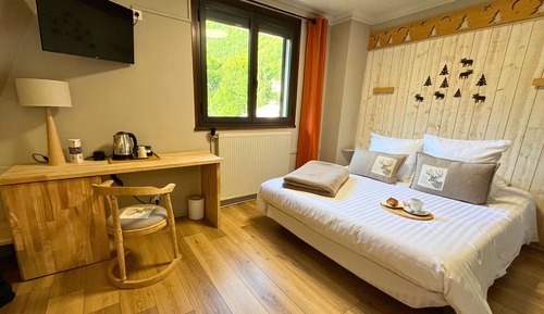Habitación triple, vistas a la montaña