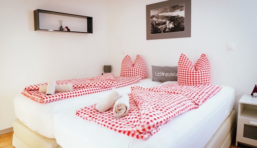 Habitación clásica con 1 cama doble o 2 individuales, vistas a la montaña
