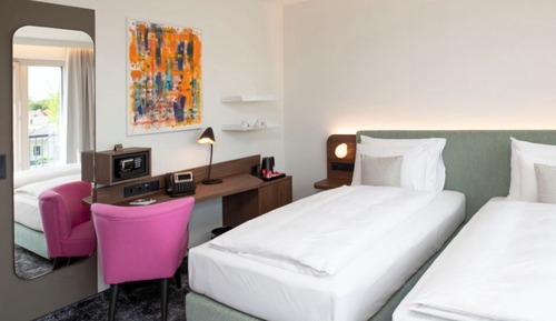 Habitación superior con 1 cama doble o 2 individuales, vistas a la montaña