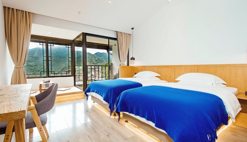Habitación clásica con 2 camas individuales, vistas a la colina