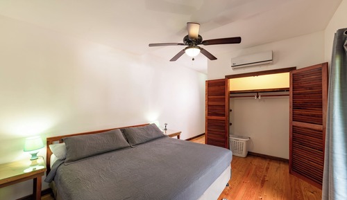 Casa superior, 2 habitaciones, acceso a la piscina, junto a la piscina