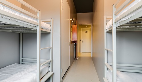 Bed in 4-6-bed Mixed Dorm, Private Bathroom