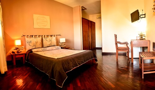 Habitación superior, 1 cama de matrimonio, acceso a la piscina, vistas a la piscina