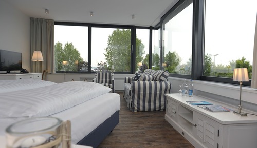 Suite estudio junior, balcón, vistas al puerto deportivo