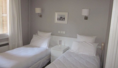 Habitación con 2 camas individuales