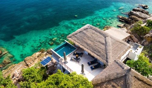 C8 Two-Bedroom Pool Villa Seafront