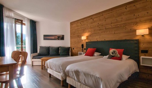 Habitación triple superior, junto a la montaña