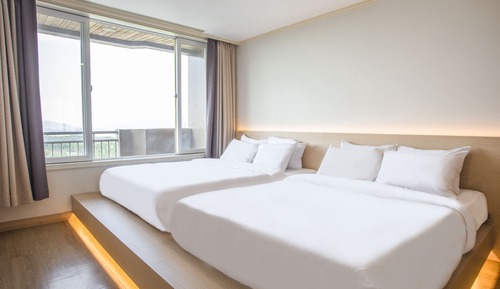 [Only Foreigner] Visit Korea Giveaway - Kensington Junior Suite (Remodeling Room / No Kitchenette)