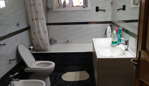 Habitación básica con 1 cama doble o 2 individuales