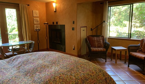 Loft romántico, 1 cama de matrimonio, bañera de hidromasaje, en la zona del jardín
