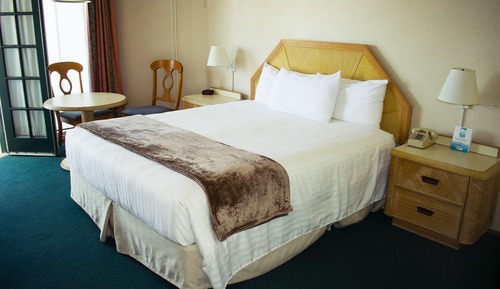 Habitación estándar, 1 cama de matrimonio, balcón, vistas parciales al mar