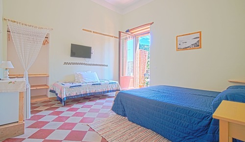 Habitación triple superior, vistas al jardín
