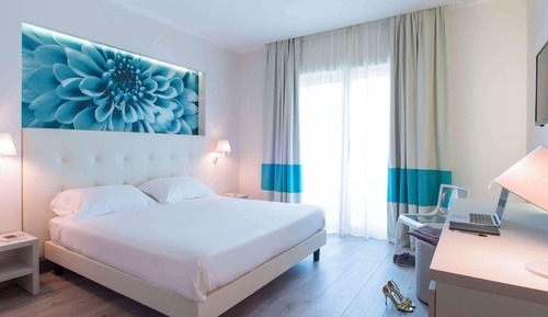 Habitación Deluxe (Park and Pool View)