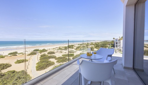 Habitación triple, balcón, vistas al mar (2 adults + 1 child)