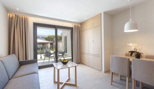 Estudio familiar, balcón (2 adults + 2 children)