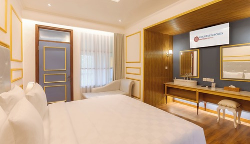 Royal Classic Honeymooner