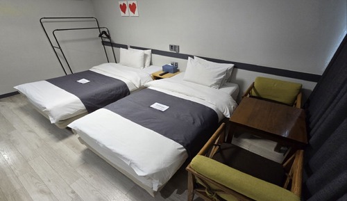 Habitación con 2 camas individuales, vistas a la ciudad