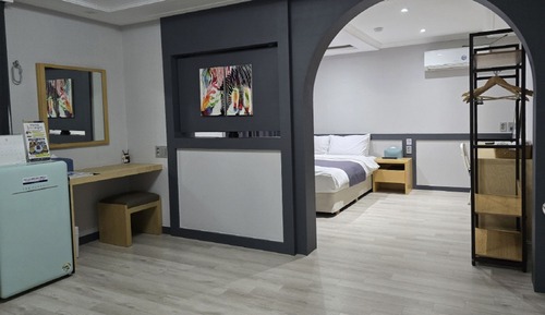 Habitación familiar, vistas a la ciudad (705)