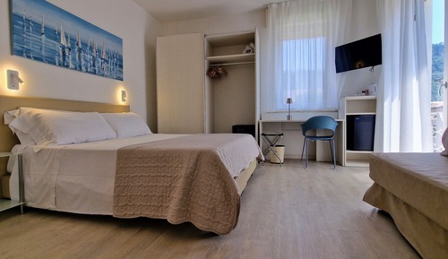 Habitación Grand con 1 cama doble o 2 individuales, balcón