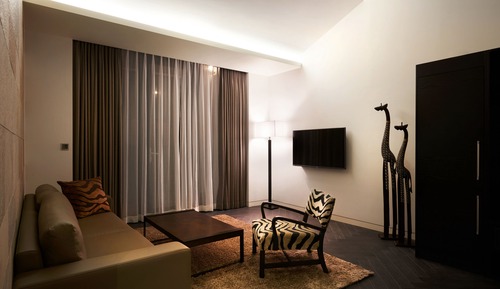 POOL SUITE