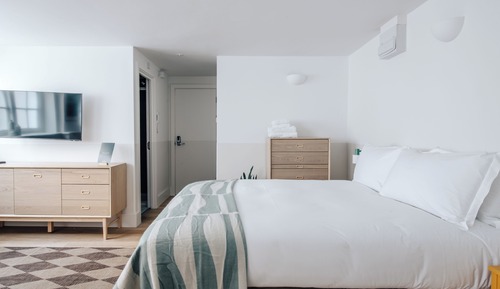 Estudio superior, 1 cama de matrimonio grande, cocina