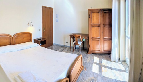 Habitación doble de uso individual, balcón, vistas parciales al mar