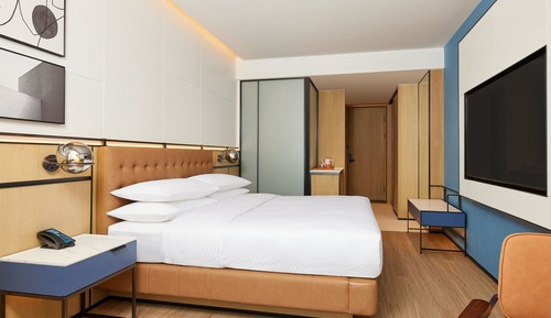 Habitación superior, 1 cama de matrimonio grande, vistas a la ciudad