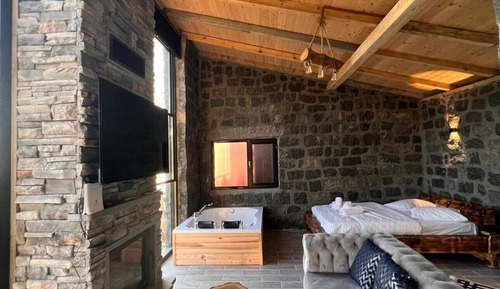 Jakuzili Somineli Tas Bungalov-14