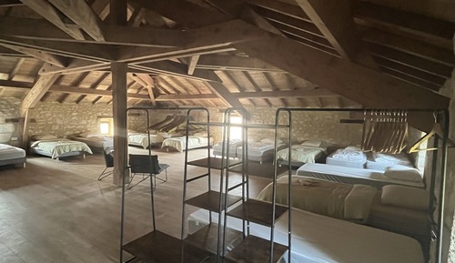 Dormitorio compartido económico, baño compartido (1 personnes)