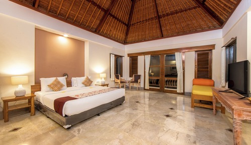 Villa familiar, 2 habitaciones, piscina privada, vistas al jardín
