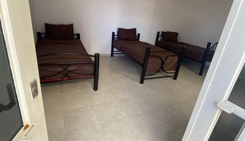 Habitación básica con 1 cama doble o 2 individuales
