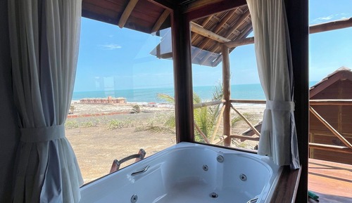 Bungalow exclusivo, vistas a la playa, mirando al mar