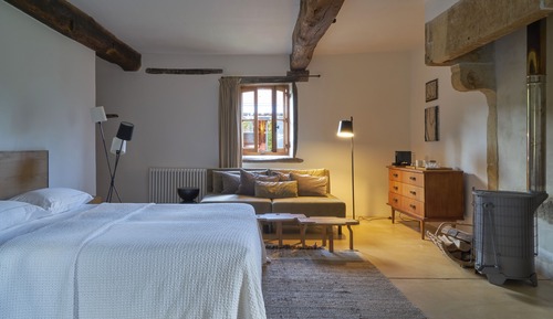 Habitación superior con 1 cama doble o 2 individuales, vistas al jardín