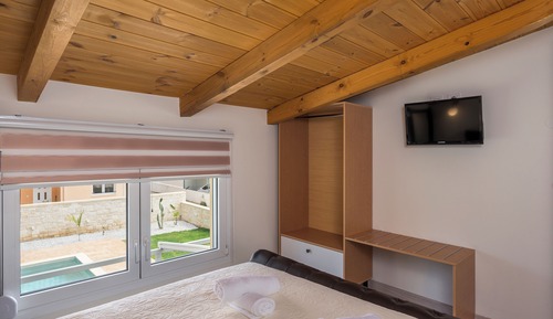 Villa familiar, 3 habitaciones, piscina privada, vistas al jardín